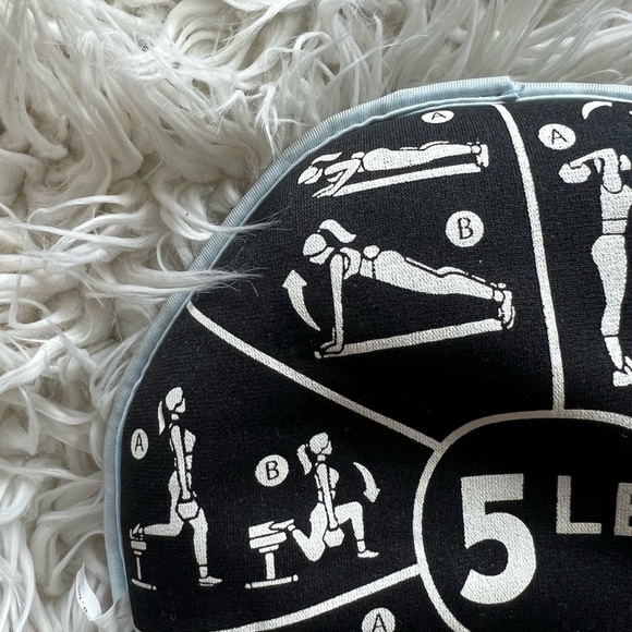 5 lb Fitness Soft Ball – Exercise Weight w/ Printed Workout Guide - Picture 2 of 6